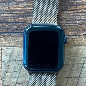 Apple Watch SE - Dark Grey w/ Gold Milanese Band